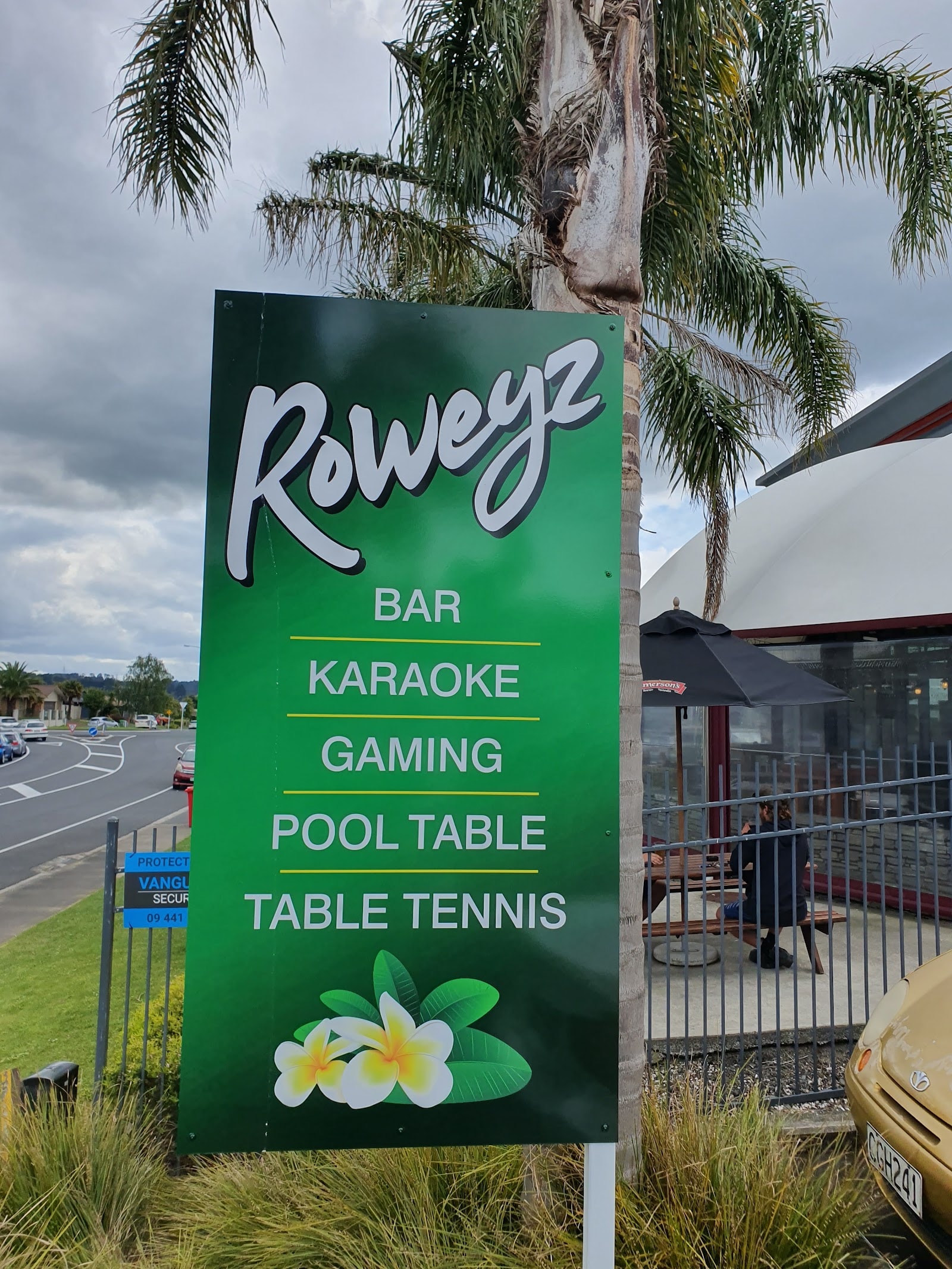 Roweyz Karaoke Bar photo 1