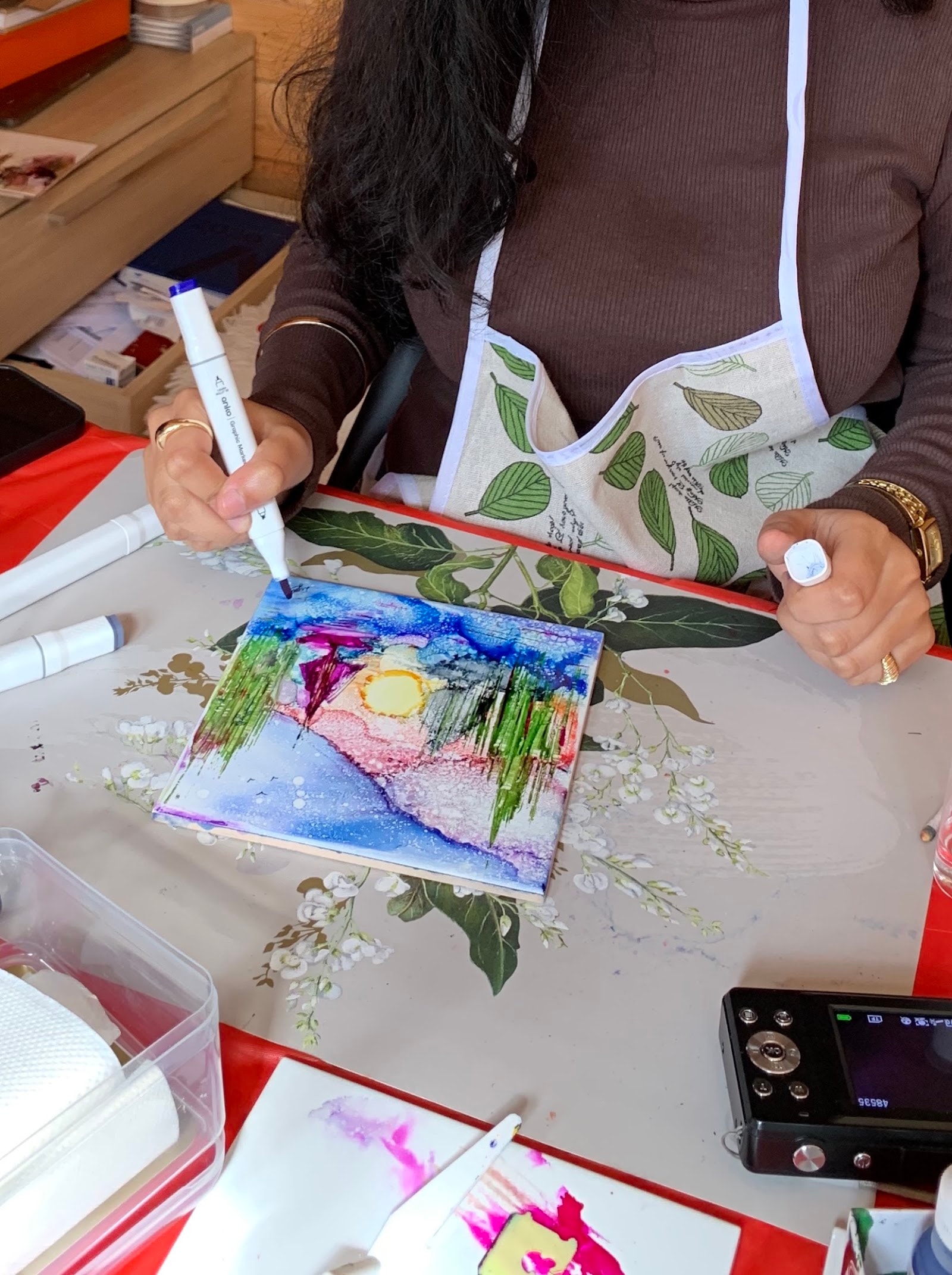 Hands-on painting during a Drips & Flows creative workshop